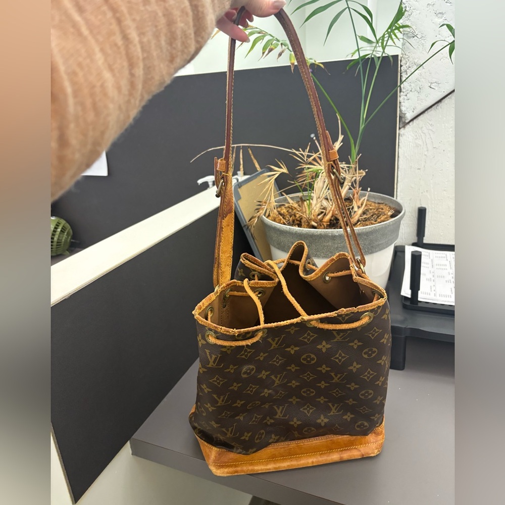 Louis Vuitton large Noe Bag - great condition with use on the pulling string